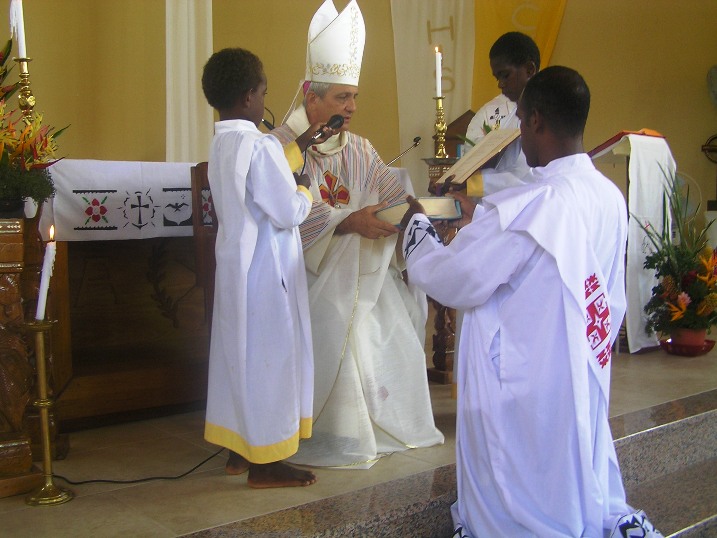 deacon_steven_tee_receive_the_gospel_from_bishop